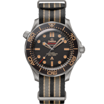 Seamaster Diver 300M 42&nbsp;mm, Titan mit NATO-Armband - 21092422001001